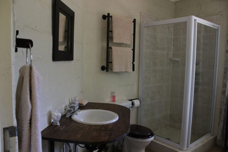 Bathroom, Fugitives Drift Guest House, Umzinyathi