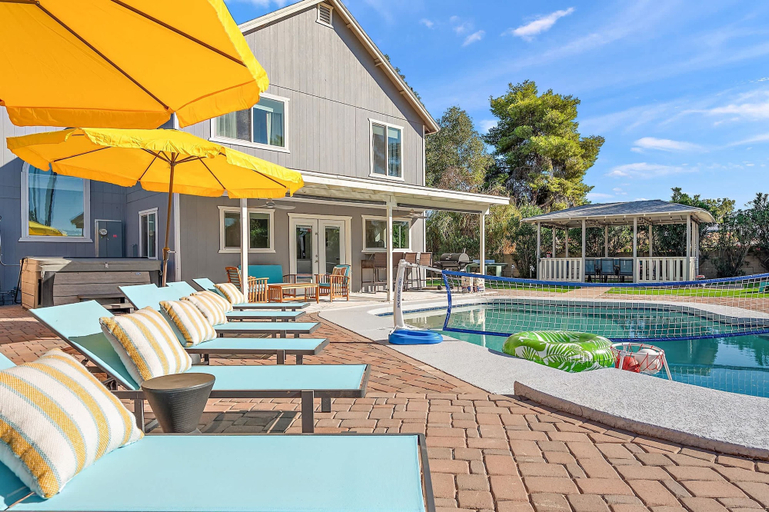 Room 4, 7BR Pickleball Retreat Heated Pool Spa More, Maricopa