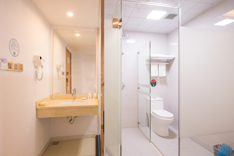 Bathroom 3, Borrman Hotel Guilin Railway Station, Guilin