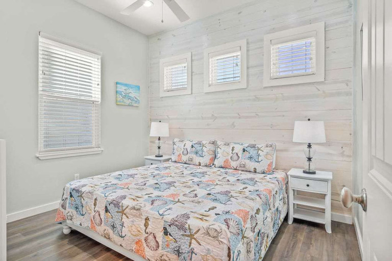 Room 5, Save The Ales Boardwalk Private Pool Sleeps 10, Nueces