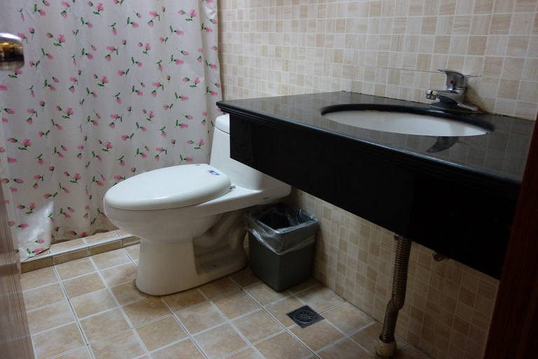 Bathroom 2, Shanghai Lianzheng Hotel (People's Square Subway Station), Shanghai