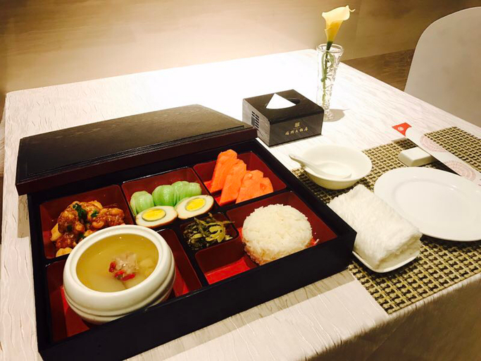 Food & Drinks