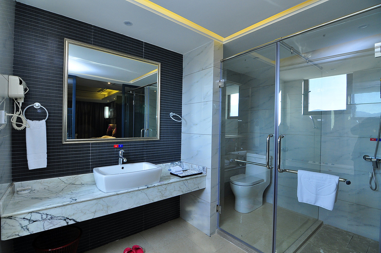 Bathroom 2, Rongting Holiday Inn Luoping, Qujing
