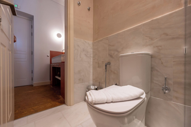 Bathroom 4, La Belle Hélène de Ménélas 1862, Peloponnese