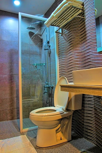 Bathroom 3, Batis Aramin Resort And Hotel Corp., Lucban
