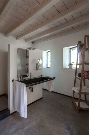 Bathroom 3, Corte Mainolda, Mantua