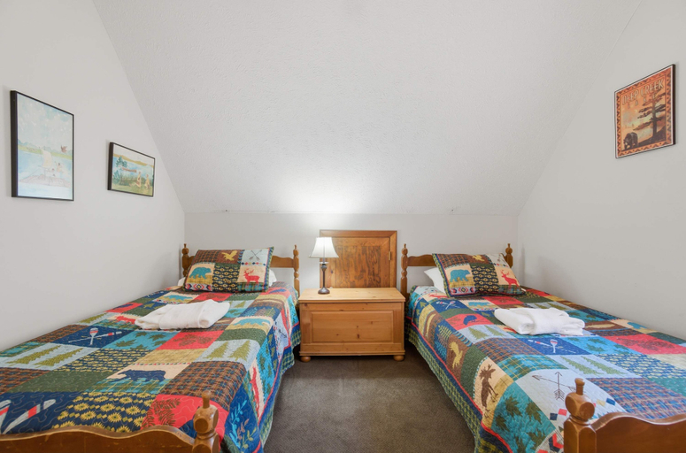 Room 4, Family-friendly Home w Hot Tub Fire Pit Games, Garrett