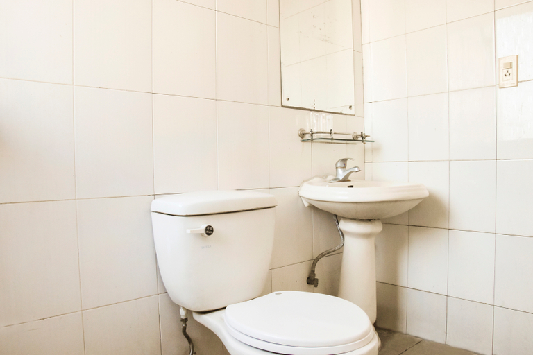 Bathroom 5, Xinghe Hostel, Shanghai