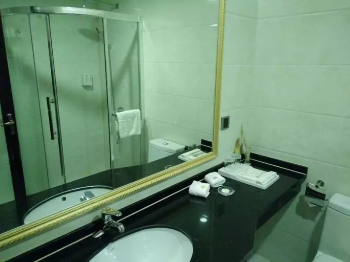 Bathroom 2, Baolianhua Hotel, Chenzhou