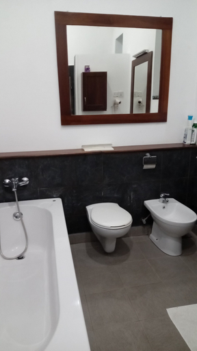 Bathroom 4, 390 Villa Vista, K.F.G. & G. Korale