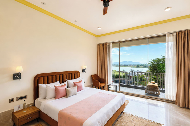 Room 5, Miran by the Lake - ELIVAAS Signature, Udaipur