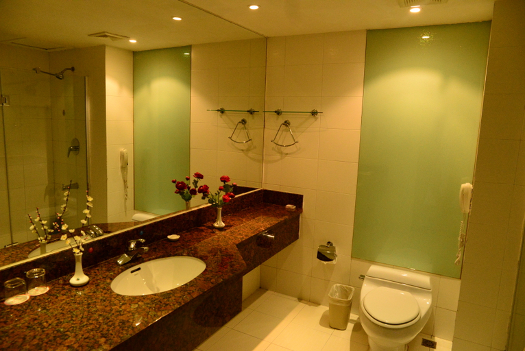 Bathroom, Huaying Mountain Hotel, Guang'an