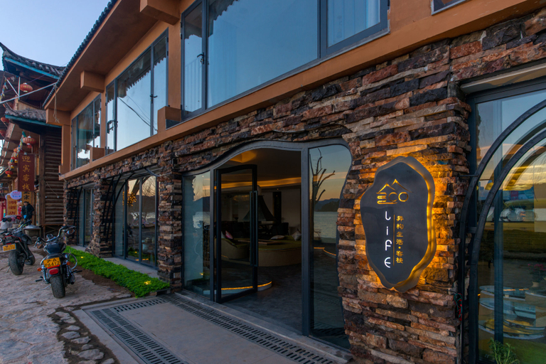 Exterior & Views
