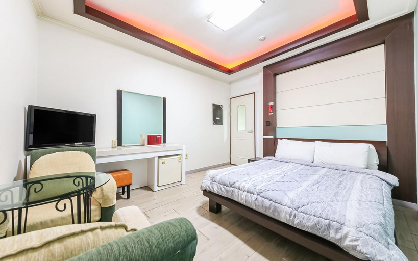 Bedroom 2, Gwangju Sangmu Vatican, Gwangsan