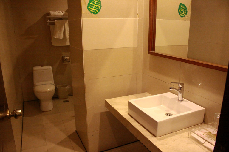 Bathroom 2, Huang Du Hotel, Bengbu