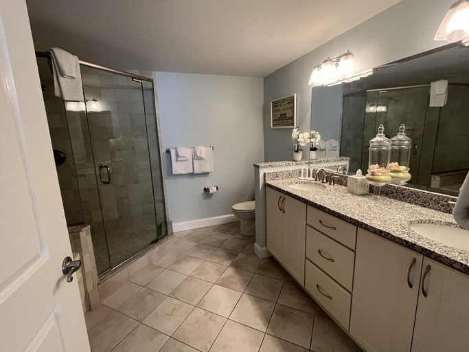Bathroom 3, ミラマール・コンドミニアムズ, Worcester