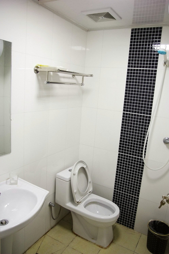 Bathroom 3, Bluestar Hotel, Qingdao