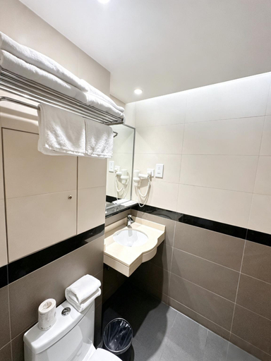 Bathroom 4, Jinjiang Inn Border Gate, Macao