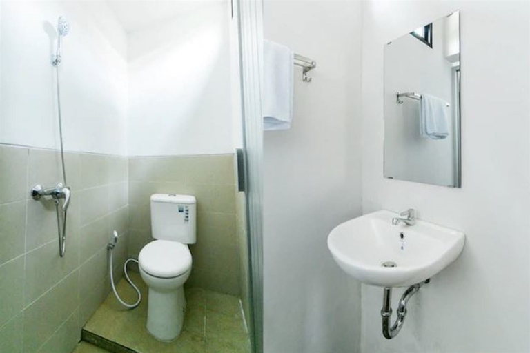 Bathroom 4, Capital O 1898 Louise Place, Cianjur