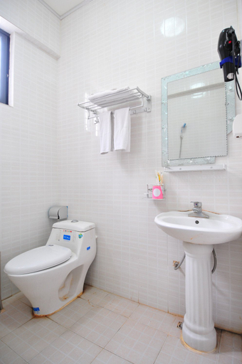 Bathroom 2, Xingyue Holiday Hotel, Sanya