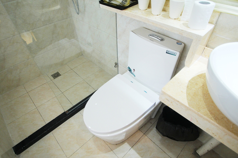 Bathroom 2, Jitai Hotels (Shanghai Lingling Road Wantiguan), Shanghai