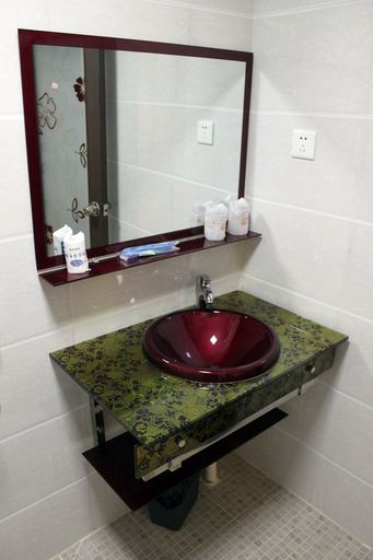 Bathroom 5, Xizhan Express Hotel, Nanning