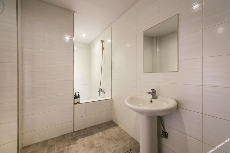 Bathroom 5, Busan Yeongdo G2, Yeongdo