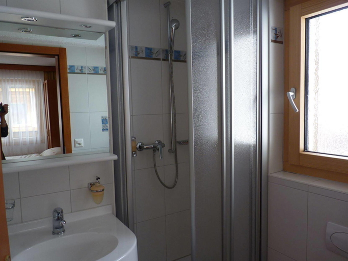 Bathroom 3, Hotel Kristall-Saphir Superior, Visp