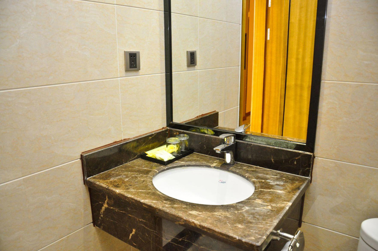 Bathroom 2, Baowan Hotel (Guangzhou Shangxiajiu Changshou Road Subway Station), Guangzhou