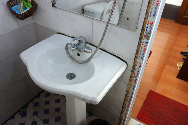 Bathroom, Qingshui Hostel, Shanghai