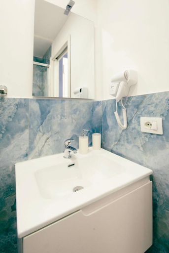 Bathroom 5, La reggia della Duchesca, Napoli