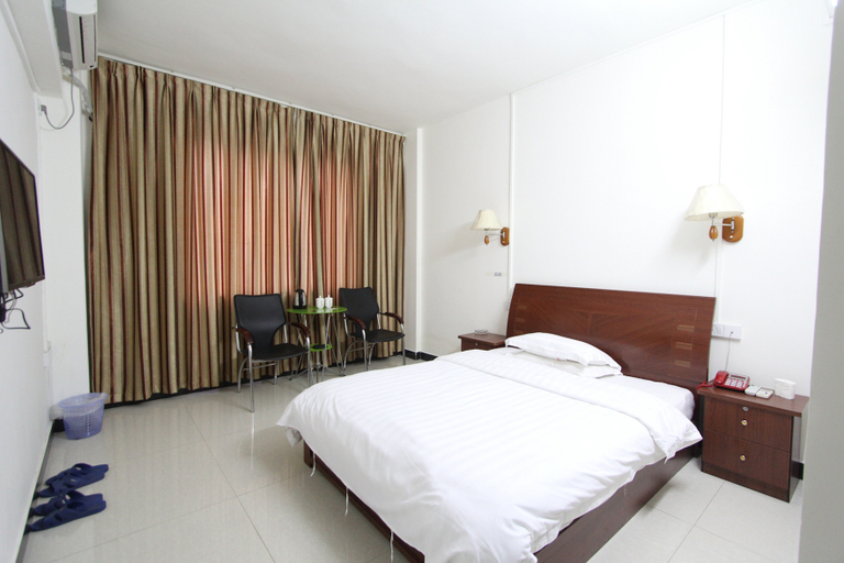 Bedroom 2, Huajun Hotel (Xinyi Bus Terminal Branch), Maoming