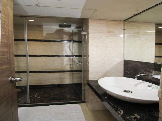 Bathroom, Skyotel, Lucknow