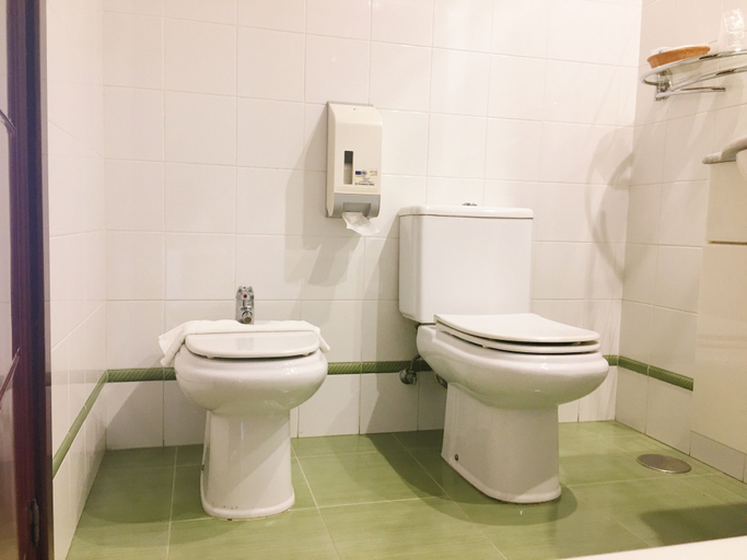 Bathroom 5, Hotel Chip's Narón, A Coruña