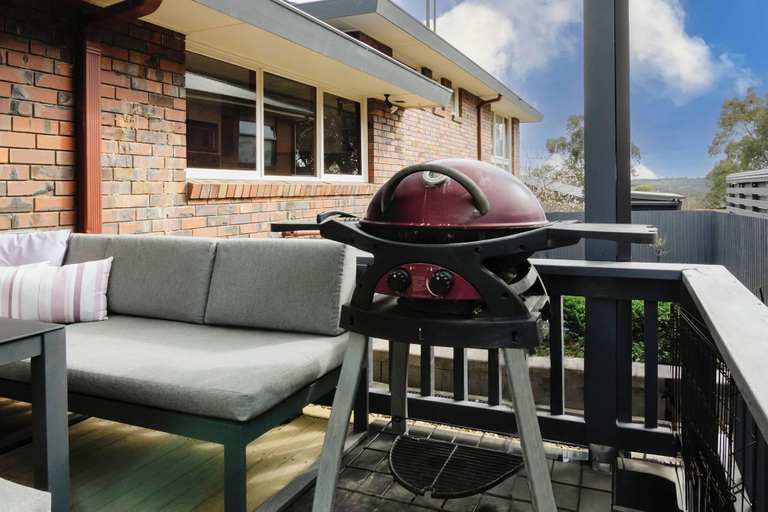 Outdoor dining 4, 9 Anne St Diamond Cr, Nillumbik  - South-West