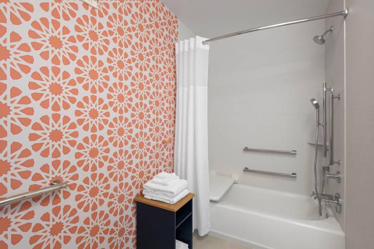 Bathroom 4, Hampton Inn & Suites Sacramento-Airport-Natomas, Sacramento