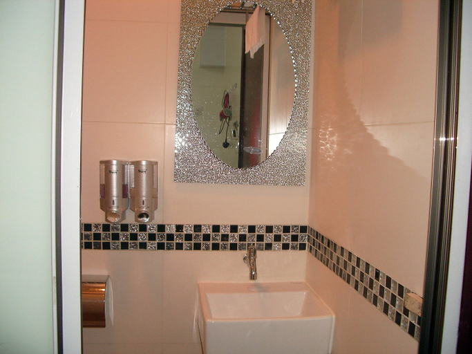 Bathroom 5, Xia Men Guest House, Kowloon