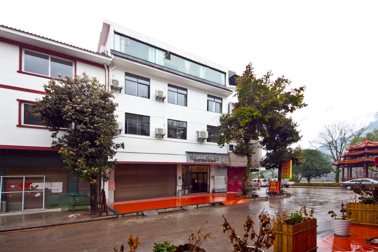 Exterior & Views