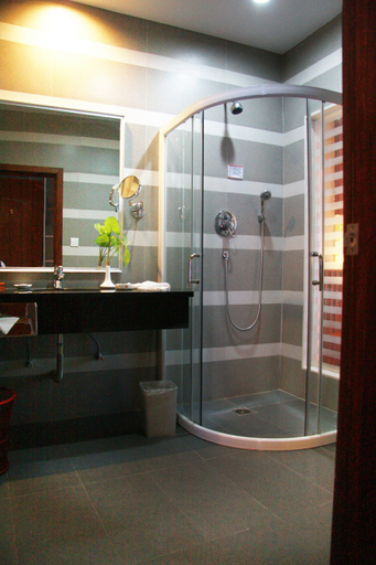 Bathroom, Shantou Zhonghai Nanbin Hotel, Shantou