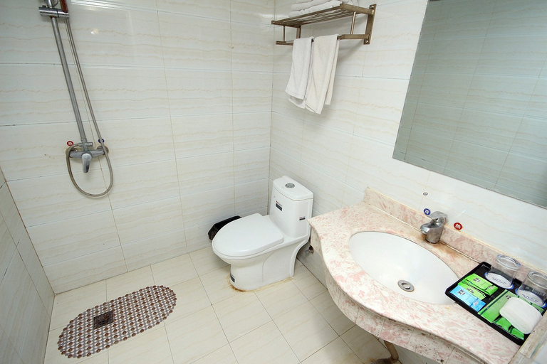 Bathroom 2, Fengqiyuan Hotel, Xi'an
