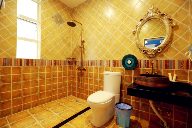 Bathroom 3, Shenzhen Seaside Hostel, Shenzhen
