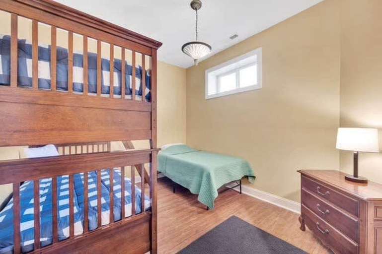 Room 5, Lakefront Dock Hot tub Firepit Dog Friendly, Polk