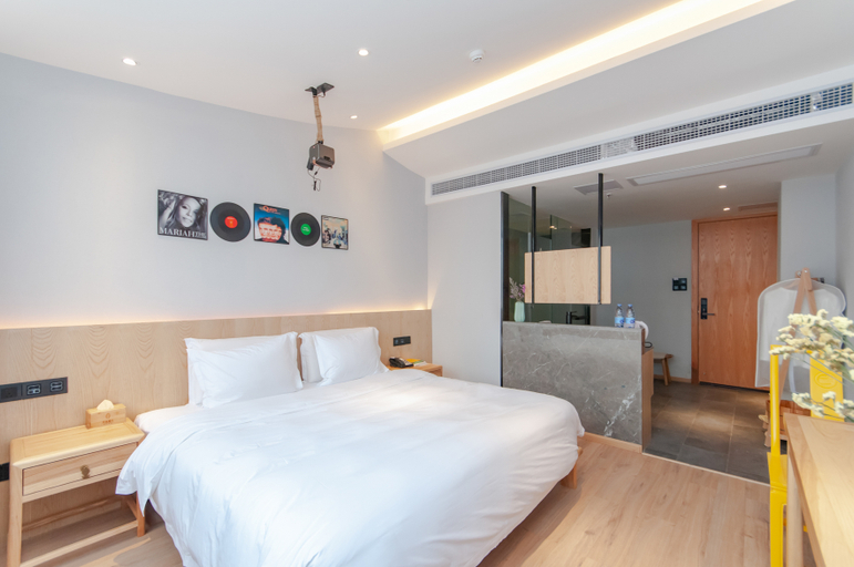 Bedroom 2, Huayi Hotel, Yibin
