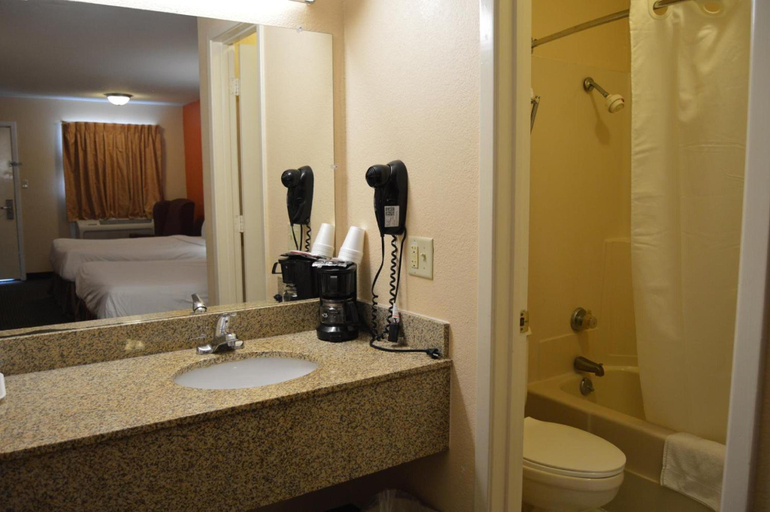 Bathroom 4, Americas Best Value Inn Gainesville, TX, Cooke
