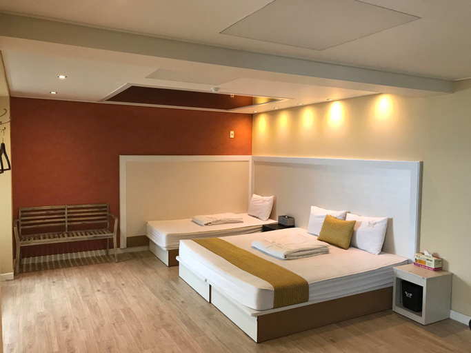 Bedroom 2, Busan Daeyeondong Z, Nam