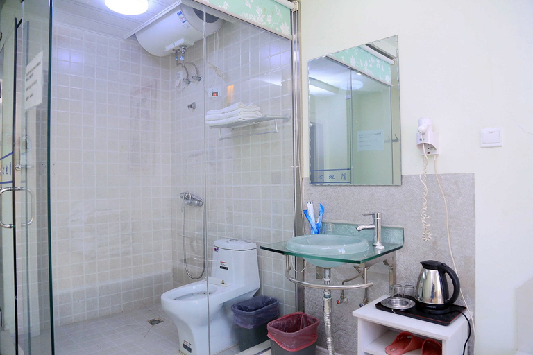 Bathroom 2, Tailai Fashion Hotel, Dalian