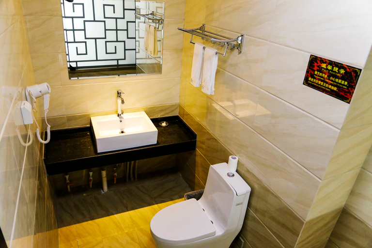 Bathroom 2, Balinshi Theme Hotel, Chifeng