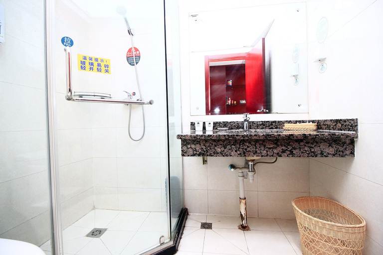 Bathroom 3, GreenTree Inn Rizhao Haiqu East Road Hotel, Rizhao