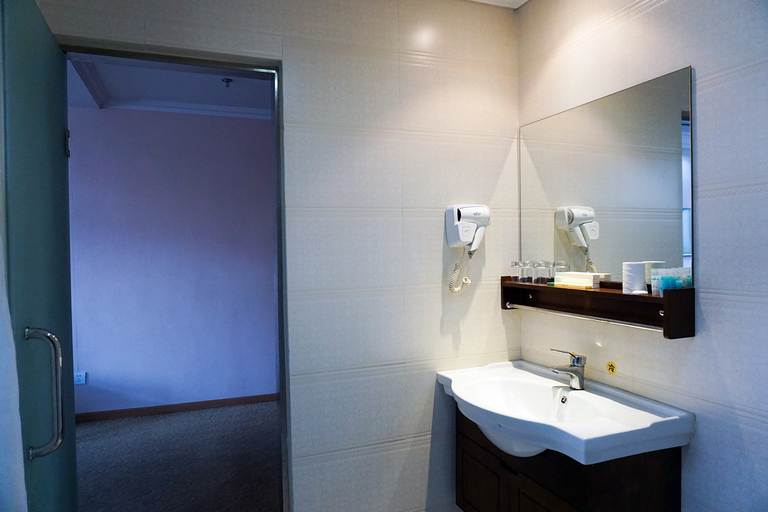 Bathroom 2, Jinhe Changyuan Hotel, Beijing