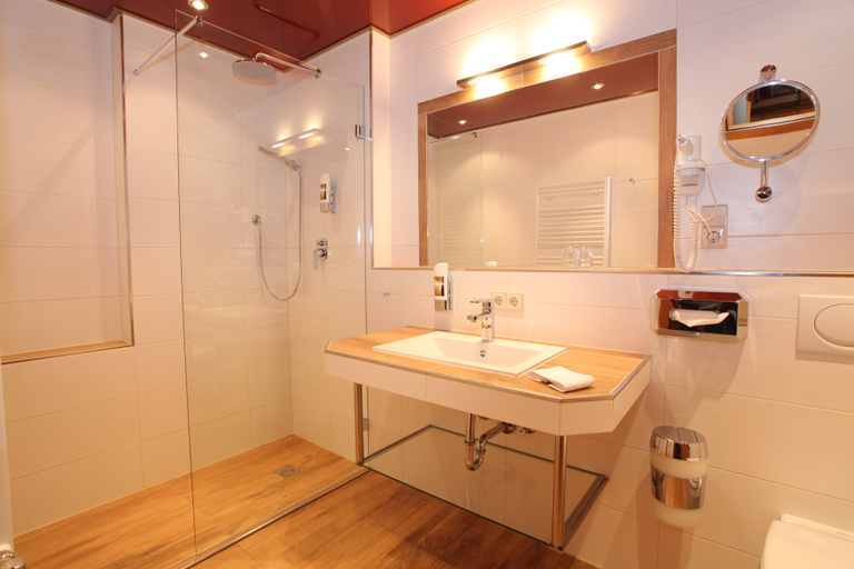 Bathroom 4, Hotel Unterwirt, Traunstein